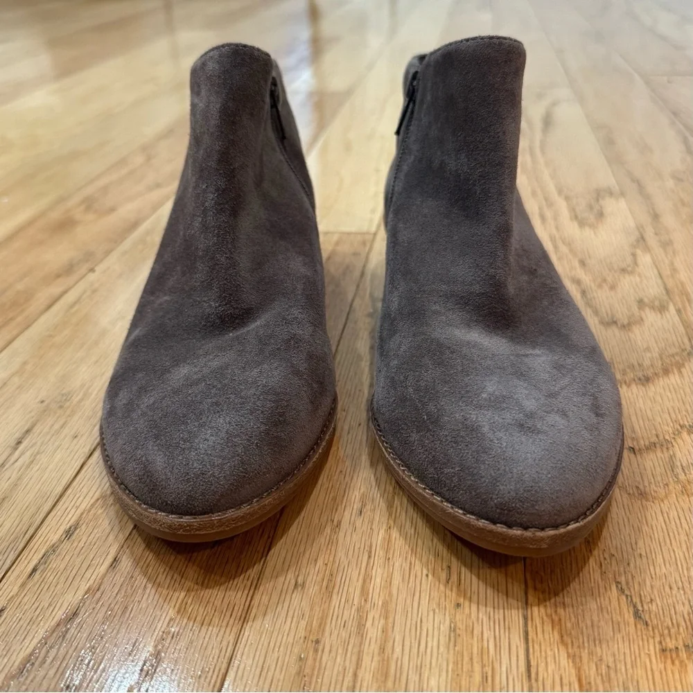 Gianni Bini ankle booties